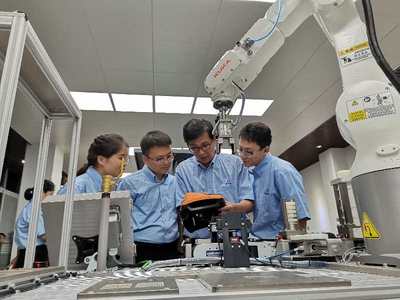 領(lǐng)跑智能工廠建設(shè)的尖兵——記陜鈾公司溫偉省級技能大師工作室在計算機軟件技術(shù)開發(fā)領(lǐng)域的成就